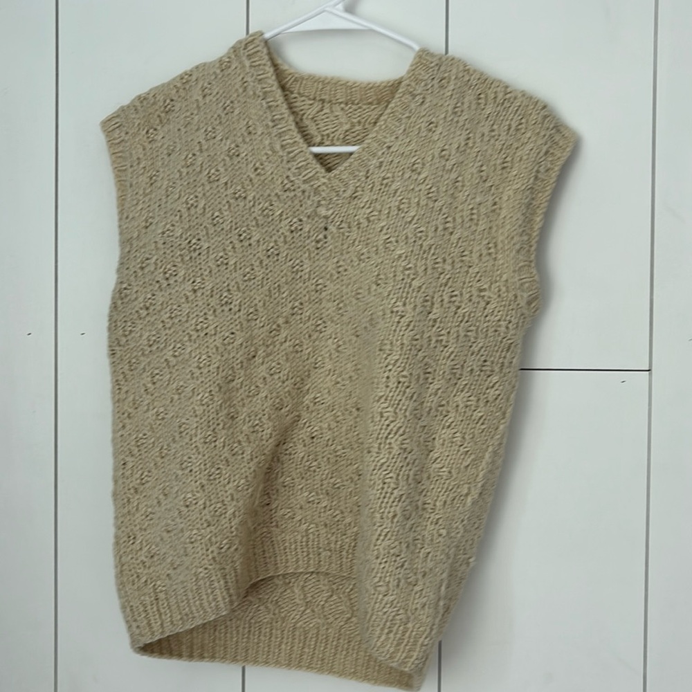 Tan cable knit sweater small